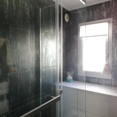 Double Avec Salle De Bain Commune, A 2 Min De La Croisette Cannes